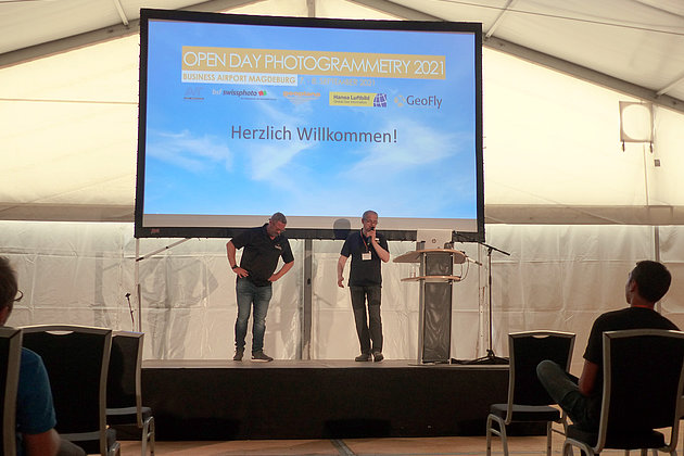 Hansa Luftbild CEO Jörg Haupt im Einsatz auf der Bühne