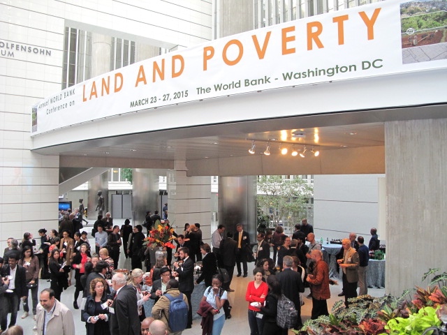 Eingang zur Weltbankkonferenz