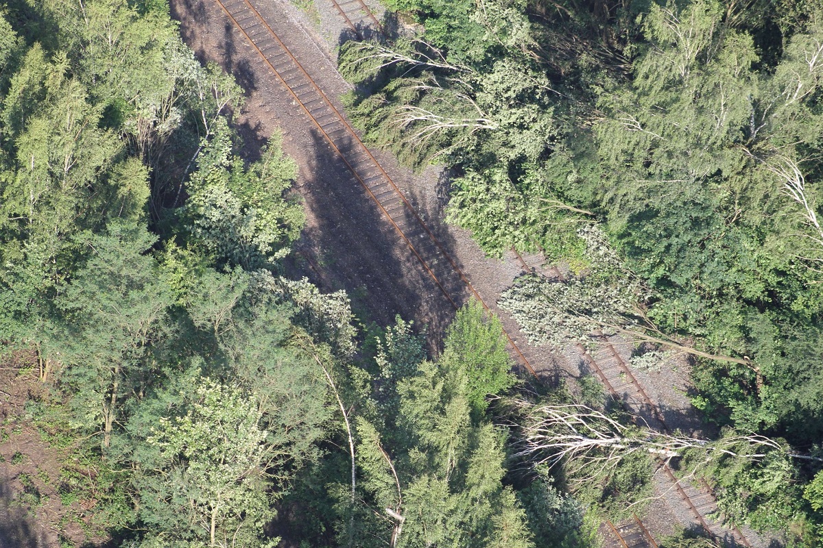 Zerstörung entlang Bahntrassen
